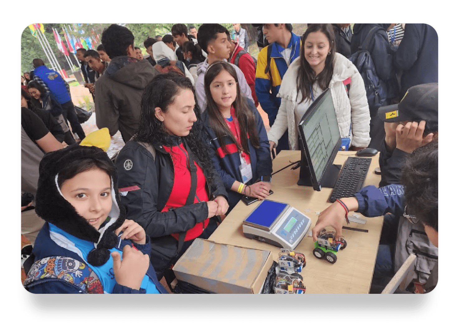 Estudiantes de bachillerato destacan en el Torneo de Robótica RUNIBOT 2023 en la categoría de fútbol robot